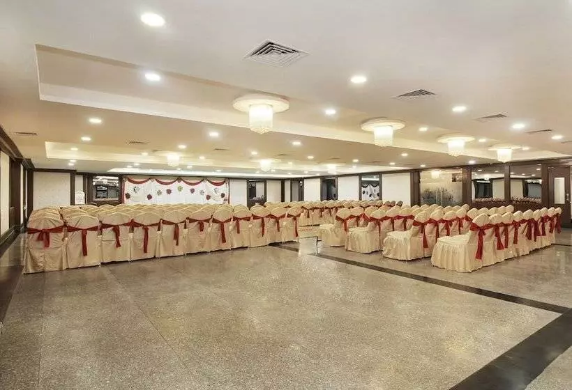 ホテル Treebo Trend Abinand Grand Bhel