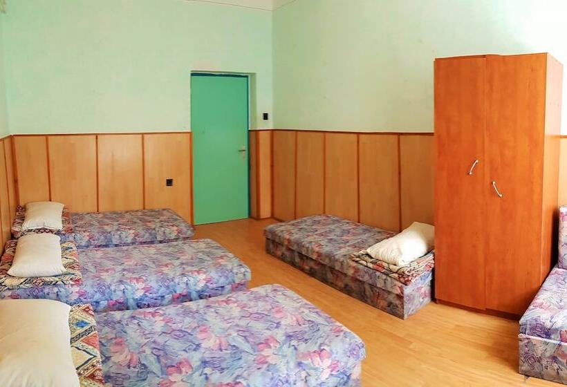 Muskátli Vendégház   Hostel