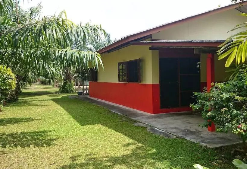 Majatalo Coconut Valley Bed & Breakfast