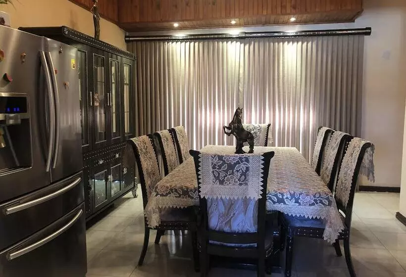 ペンション Naomi's Place