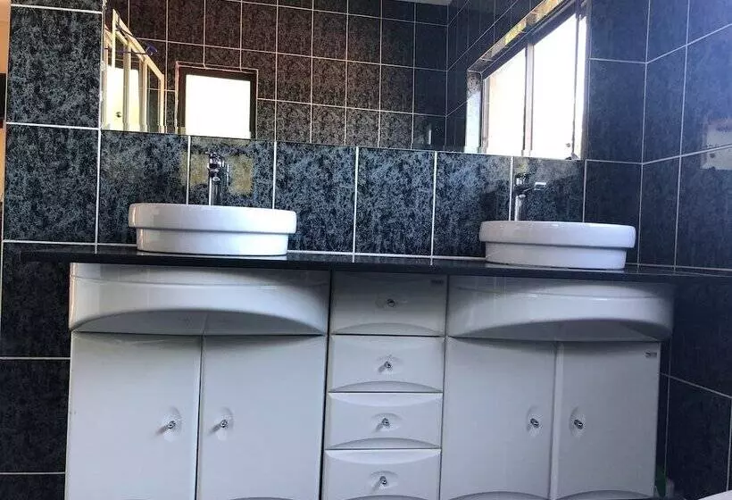 ペンション Naomi's Place