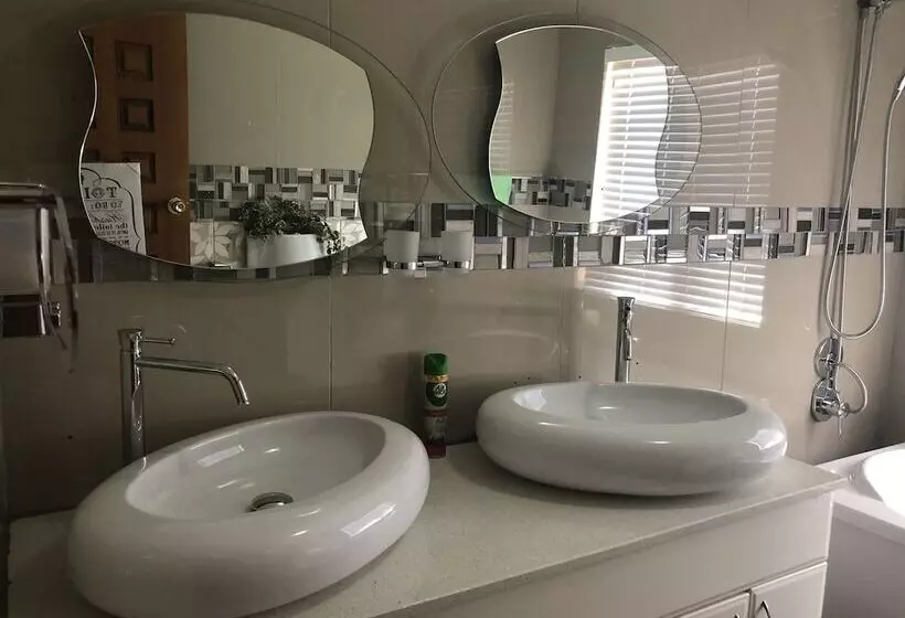 ペンション Naomi's Place