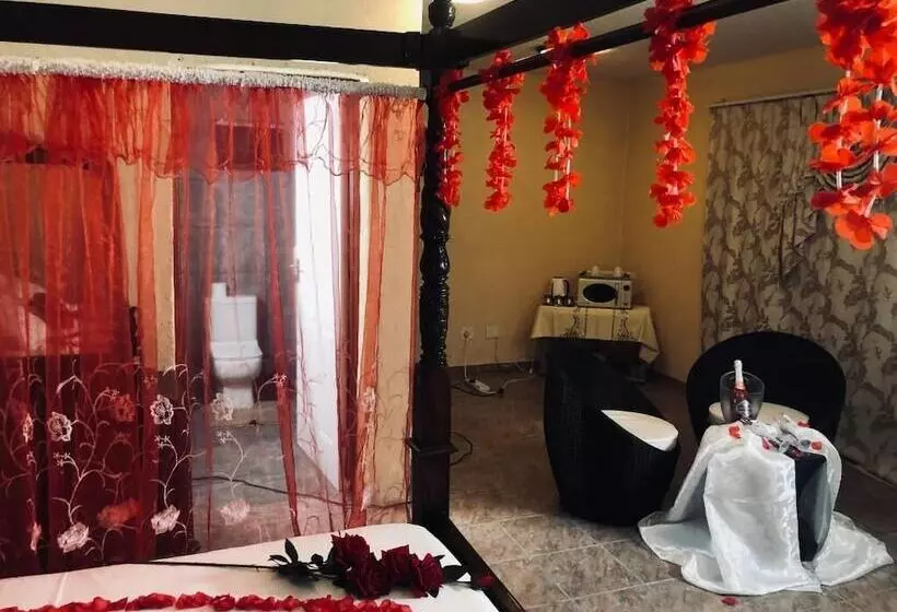 ペンション Naomi's Place