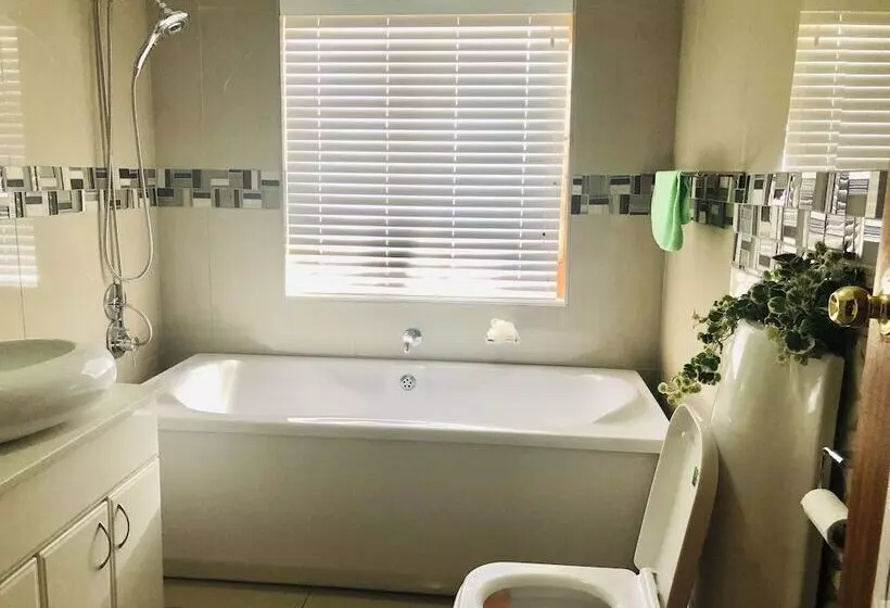 ペンション Naomi's Place