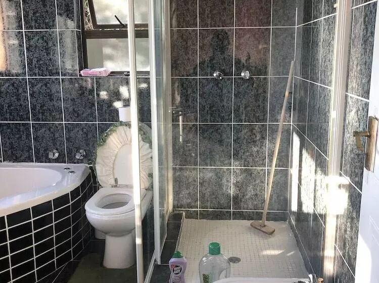 ペンション Naomi's Place