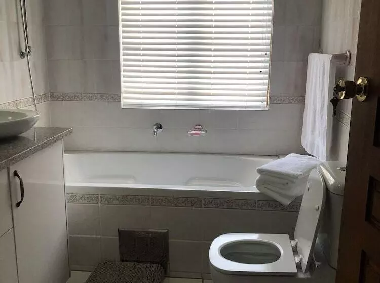 ペンション Naomi's Place