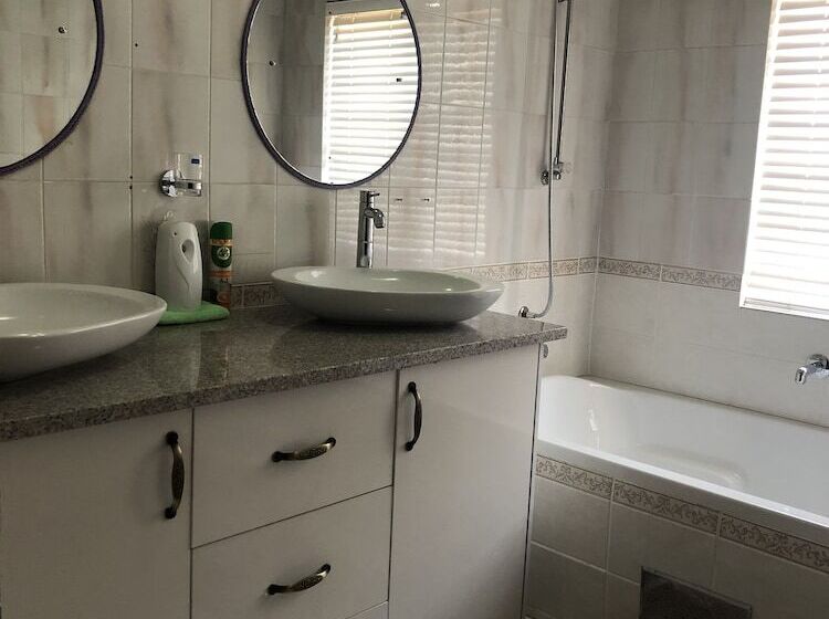 Pension Naomi's Place