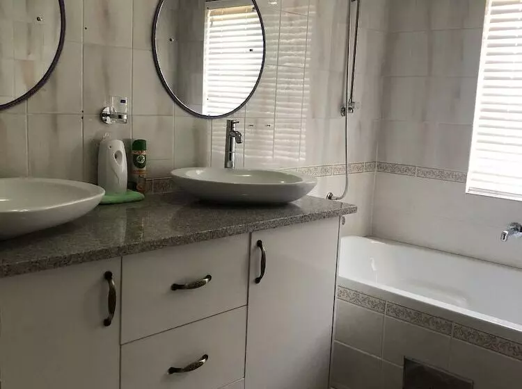 ペンション Naomi's Place