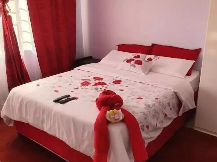 ペンション Naomi's Place