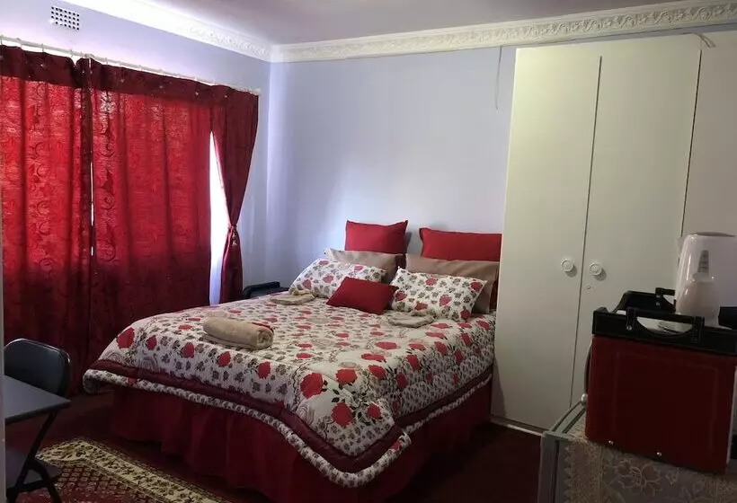 ペンション Naomi's Place