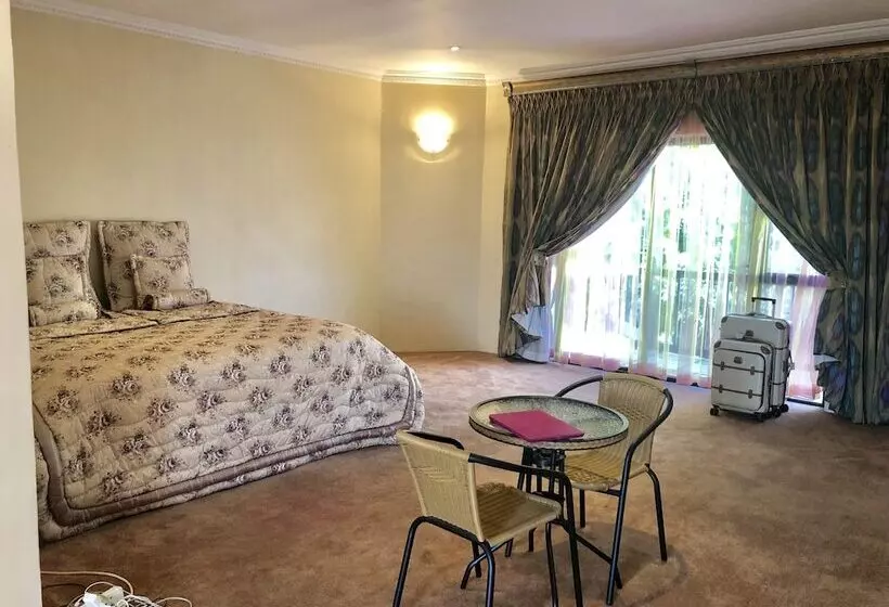 ペンション Naomi's Place