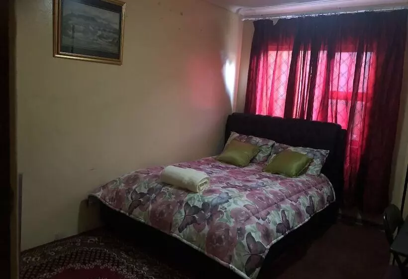 ペンション Naomi's Place