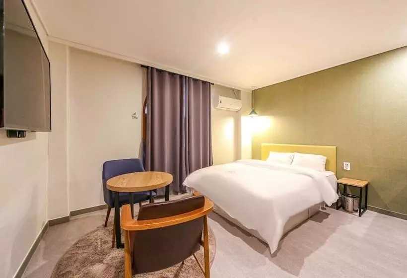 Zeus Motel