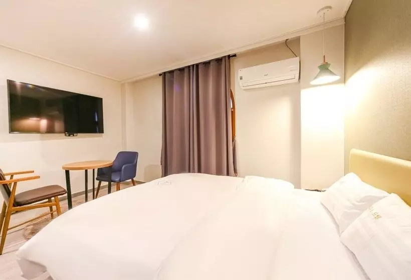 Zeus Motel