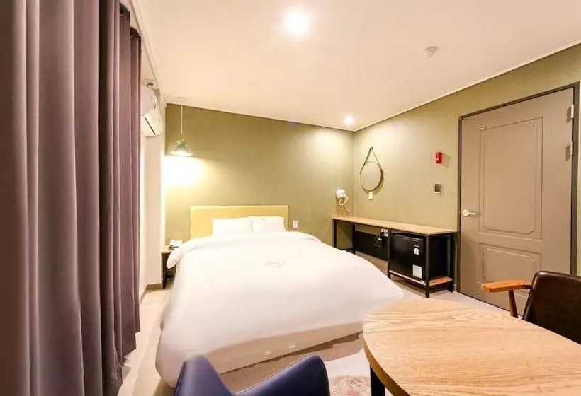 Zeus Motel