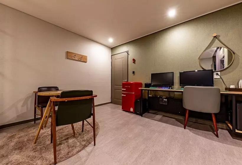 Zeus Motel