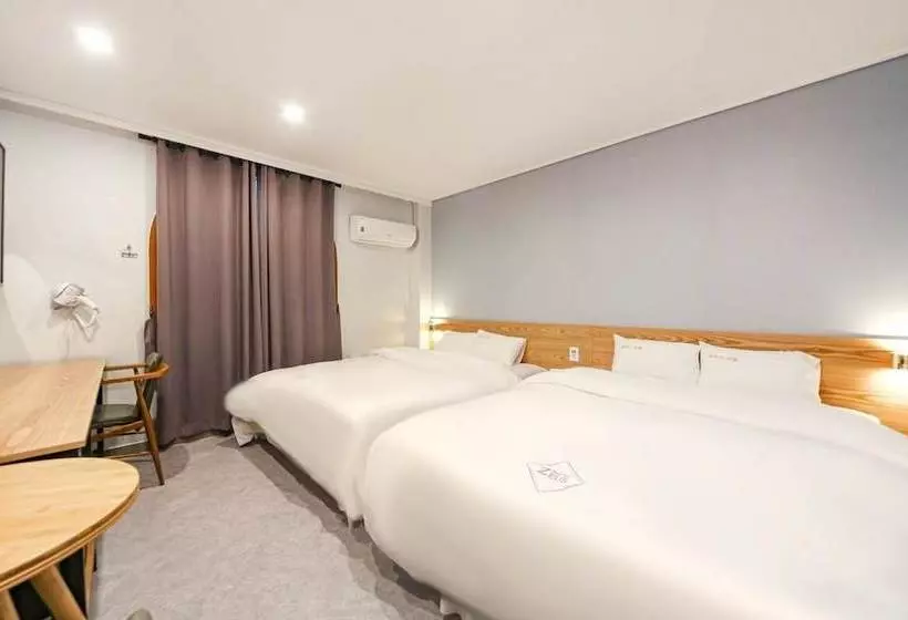 Zeus Motel