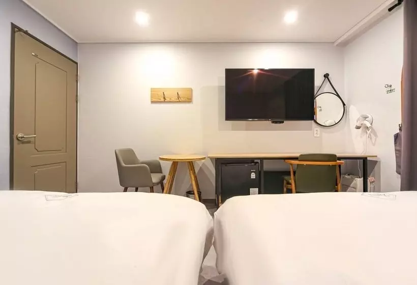 Zeus Motel