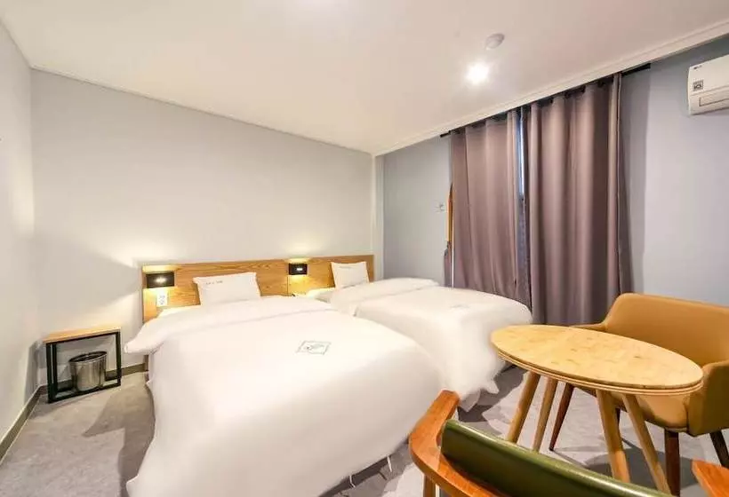 Zeus Motel