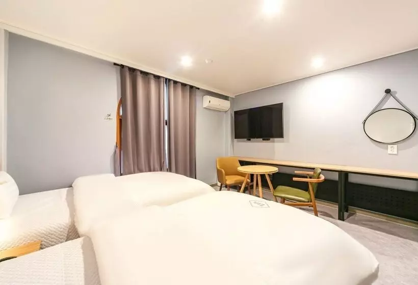 Zeus Motel
