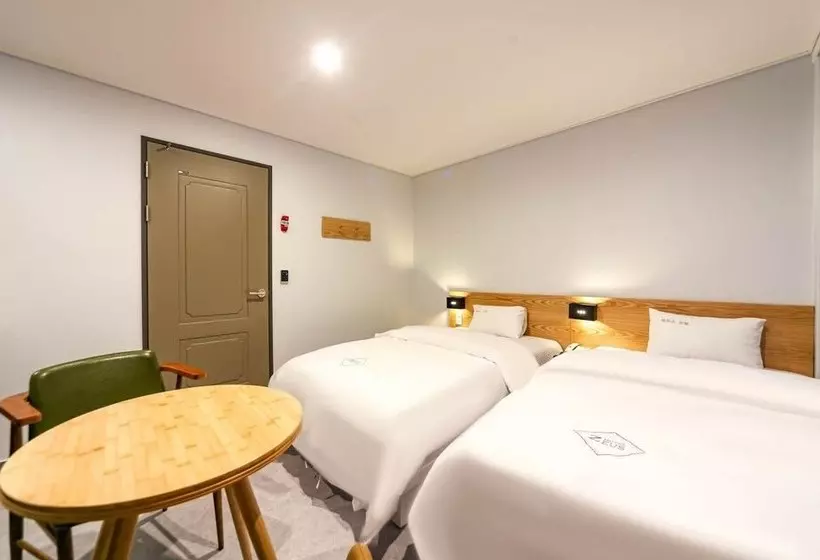 Zeus Motel