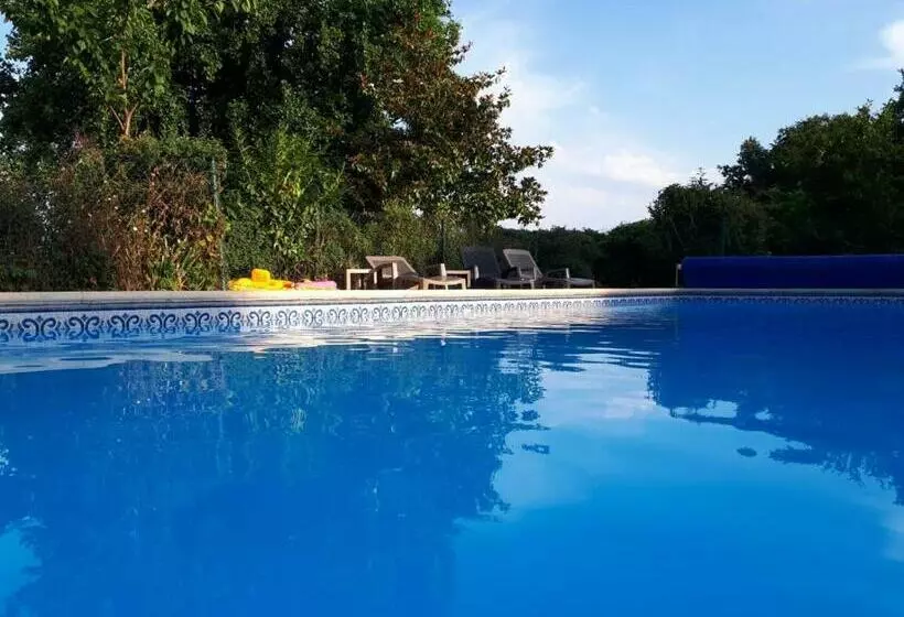 ベッドアンドブレックファースト Chez Savary