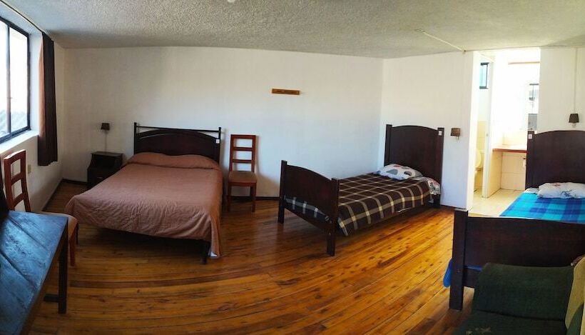 Hostal La Guayunga   Hostel