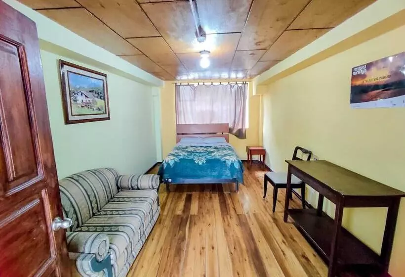 Hostal La Guayunga   Hostel