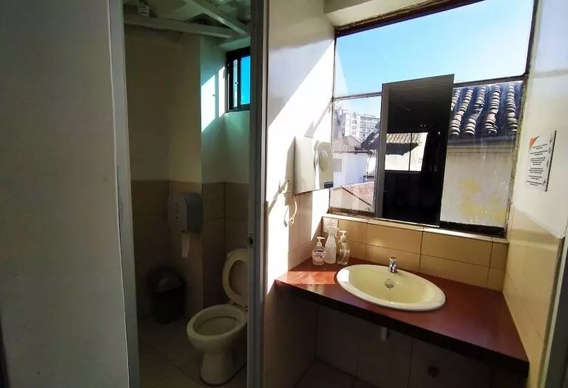 Hostal La Guayunga   Hostel