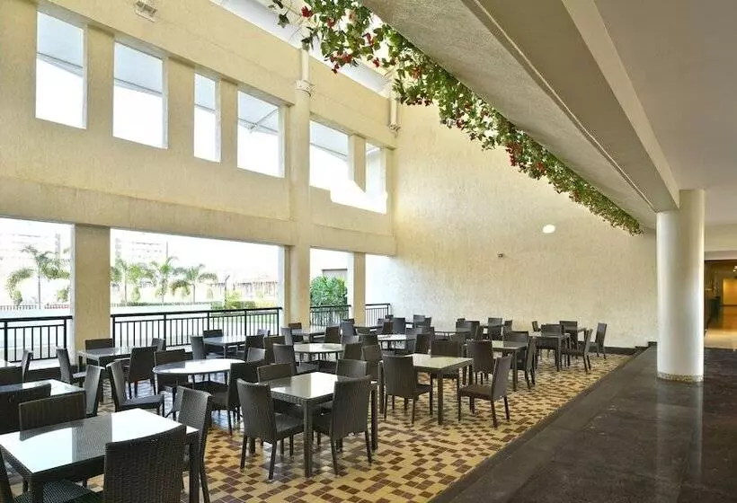 Hotelli Club One  Virar