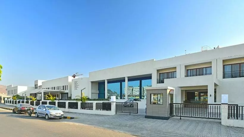 Hotelli Club One  Virar