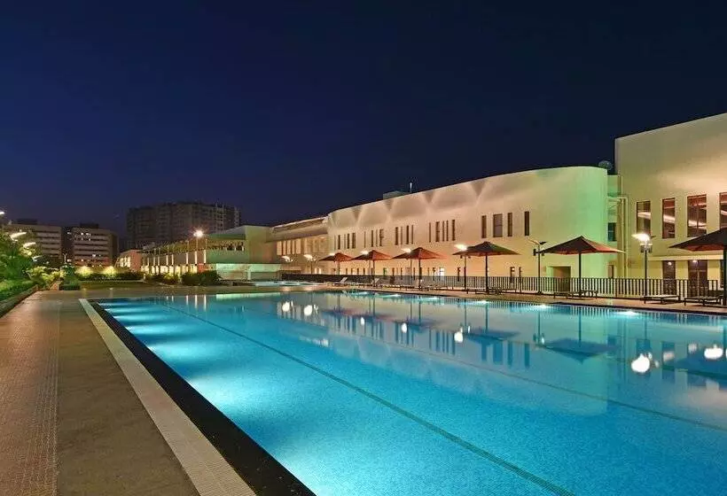 Hotelli Club One  Virar