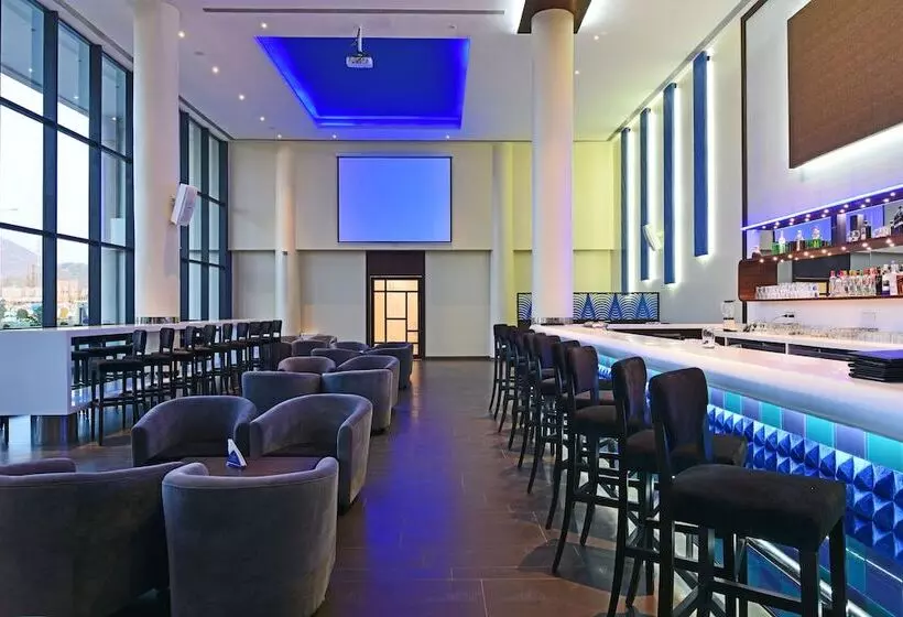 Hotelli Club One  Virar