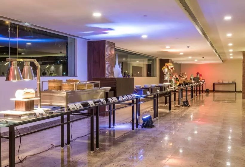 Hotelli Club One  Virar