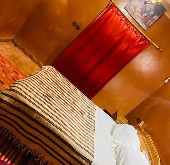 Hotelli Gîte D étape Tamaloute