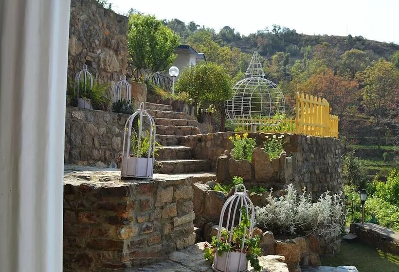 هتل Tag Resorts Garden Courts Solan