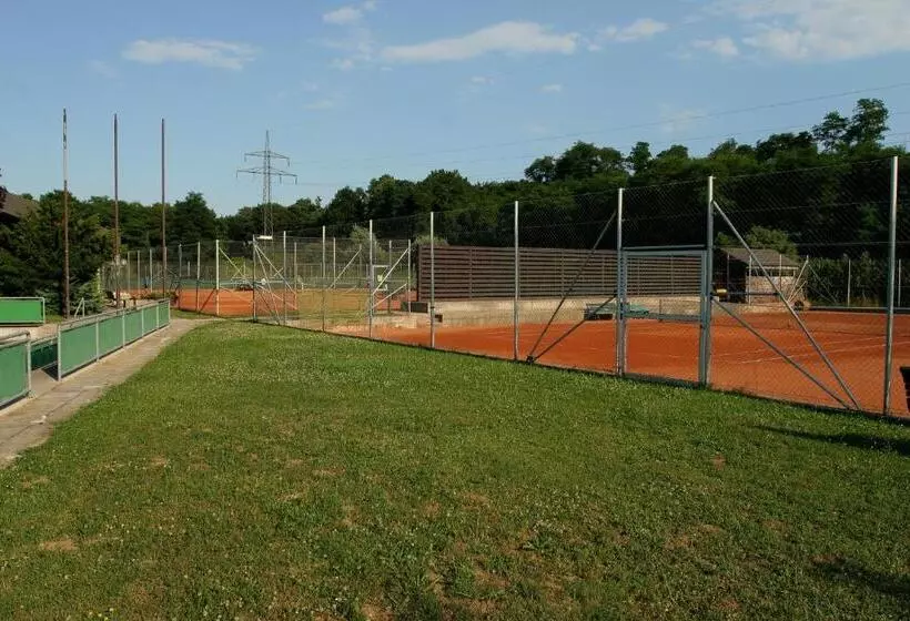 Hotelli Tennis  Und Freizeitzentrum Neudörfl