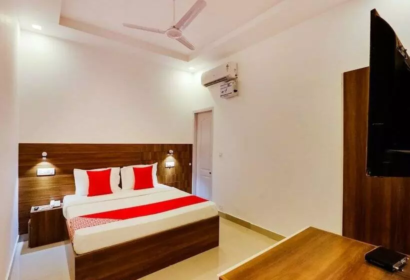 هتل The Nest 2 By Oyo Rooms