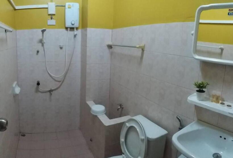 פנסיון Gate 14 Inn