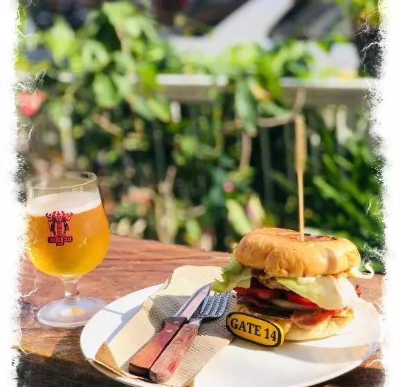 Majatalo Gate 14 Inn