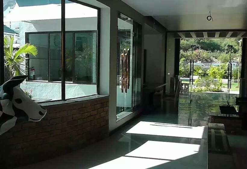 リゾートホテル Saj By The Lake