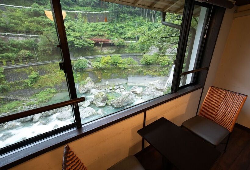 Рёкан Nakatsukeikoku Yunomori