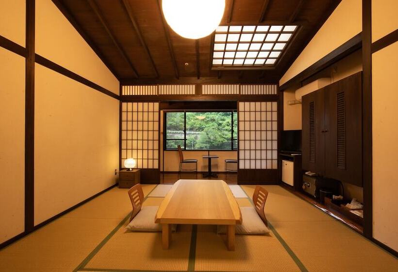 Рёкан Nakatsukeikoku Yunomori