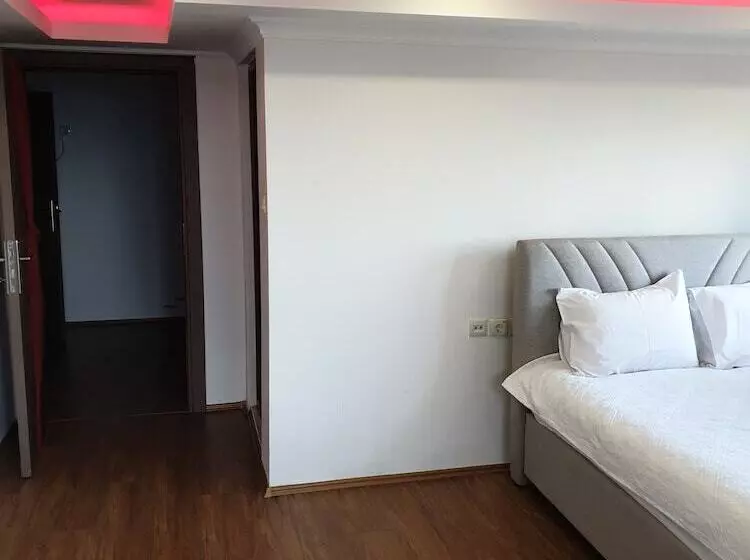 Sisdagi Zirve Otel