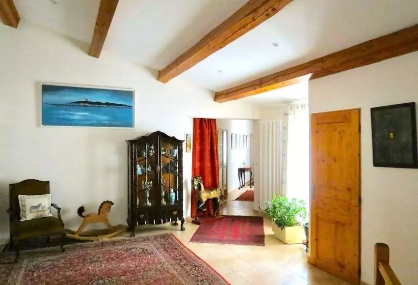 Aamiaismajoitus (B&B) Le Mas De La Draille