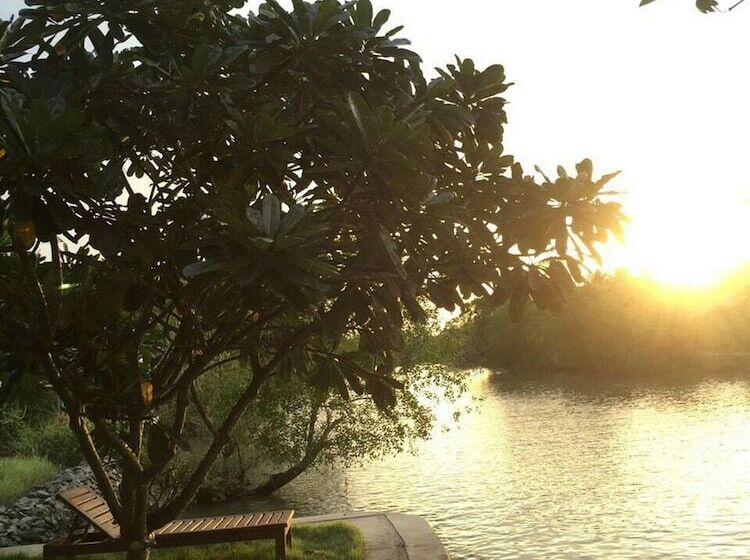 فندق Amphawa Club