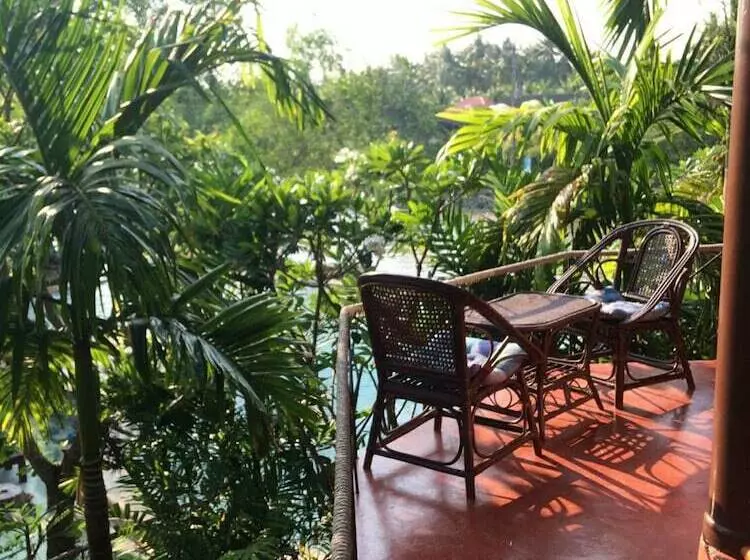 ホテル Amphawa Club