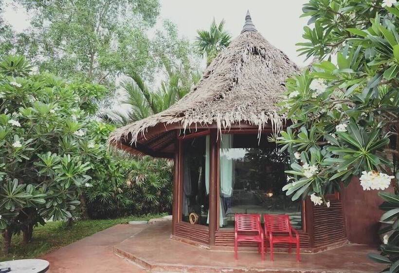 فندق Amphawa Club