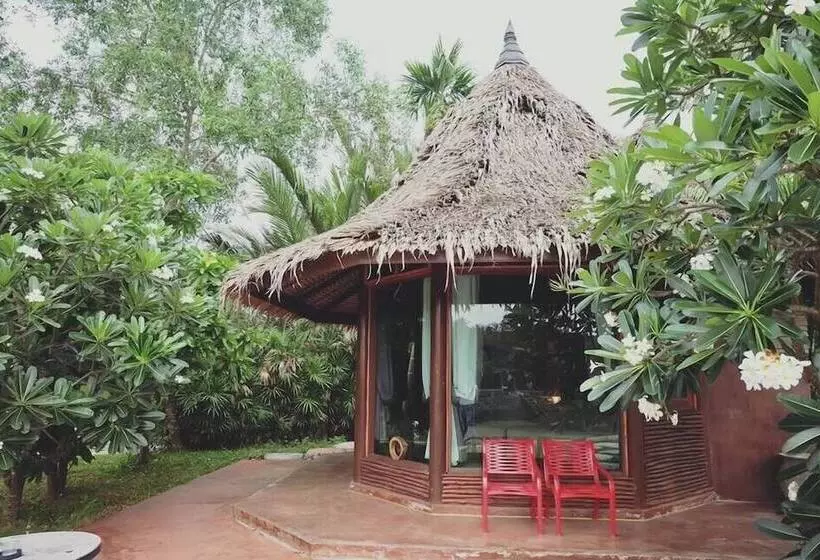 ホテル Amphawa Club