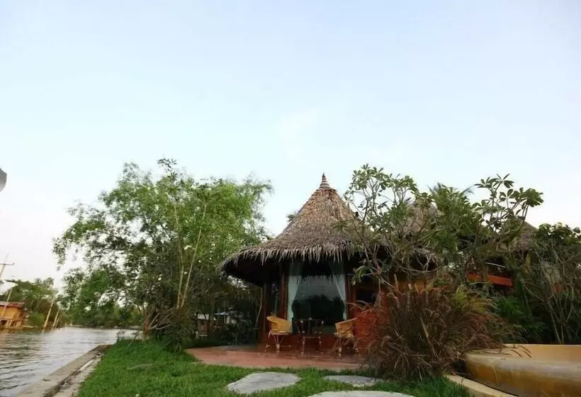 ホテル Amphawa Club